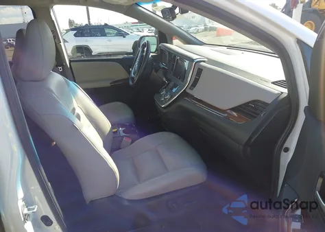 2017 Toyota Sienna Limited Premium 7 Passenger z USA, uszkodzony, nr VIN 5TDYZ3DCXHS814440